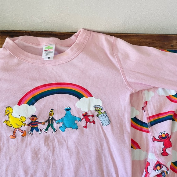 Sesame Street x Hanna Andersson Pink Rainbow Pajama Set - Picture 1 of 9